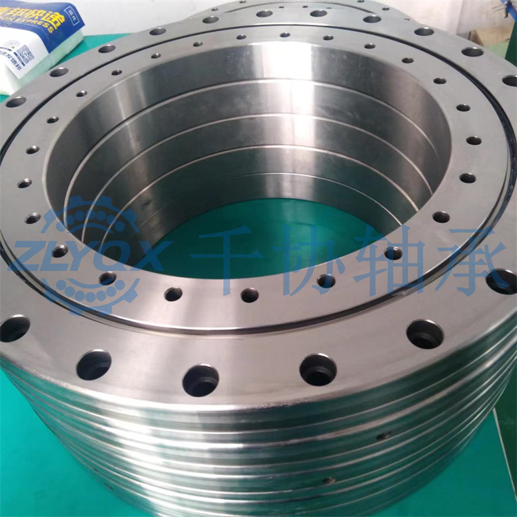 操作員檢查交叉滾子軸承外觀時要注意事項 操作員檢查交叉滾子軸承外觀時要注意事項